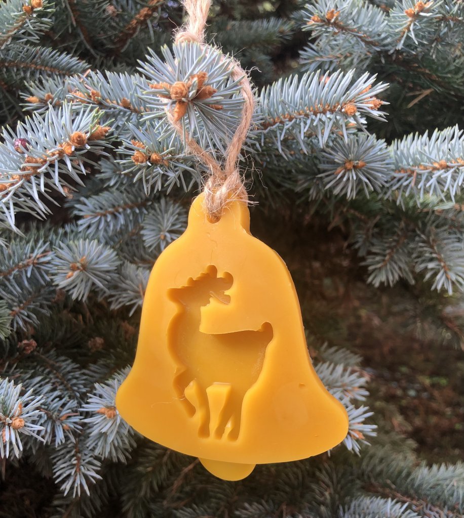 Zvoneček se sobem - ozdoba ze včelího vosku 7 x 9 cm