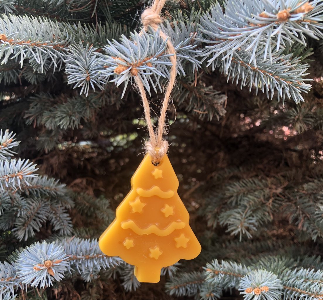 Stromeček s hvězdičkami - ozdoba ze včelího vosku 7 cm