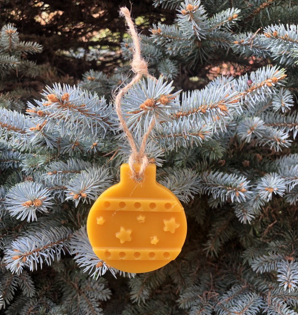 Koulička s hvězdičkami - ozdoba ze včelího vosku 6 cm